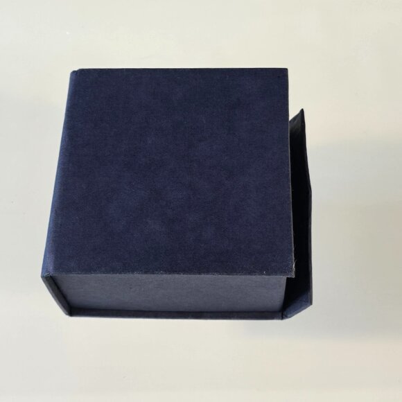 Empty Gift Box Fine Quality Crystal Artwork London Size 4" x 4" x 2" - Picture 5 of 5